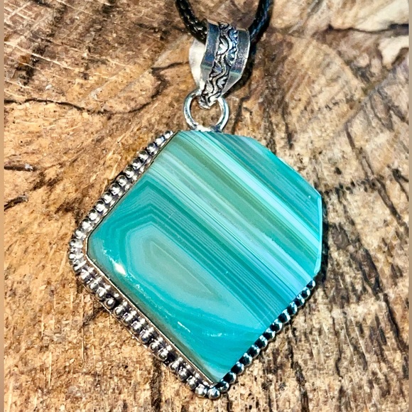 Green Dragon Vein Agate Pendant 2 1/2” - Picture 4 of 7